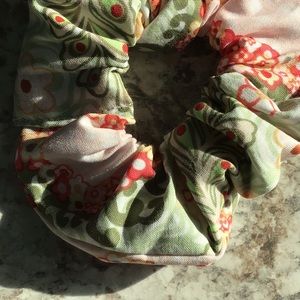 Sage coral pink floral hair tie scrunchie VSCO new